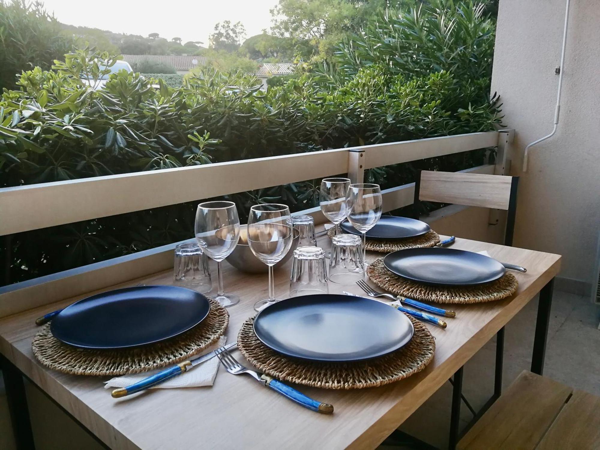 Grand Studio Standing Avec Terrasse Et Parking Sainte-Maxime Eksteriør billede